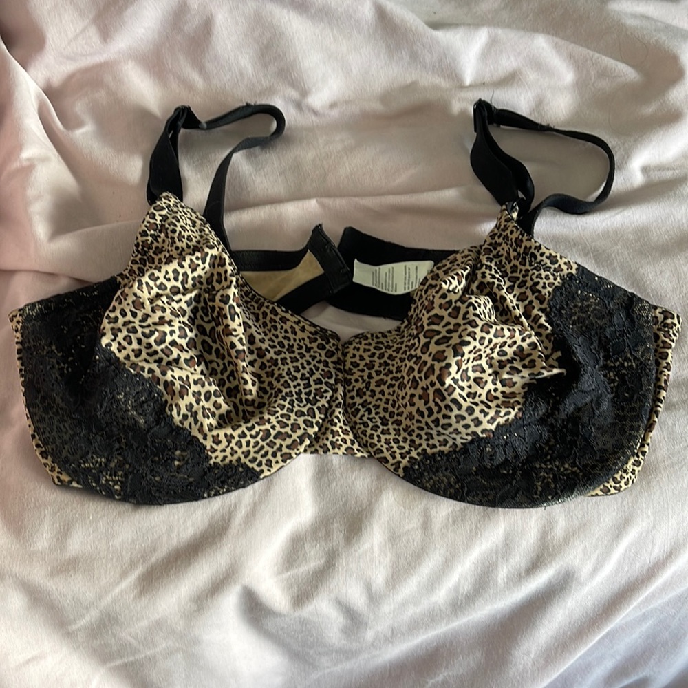 NWOT Olga 40D Leopard & Black Undrwire Bra